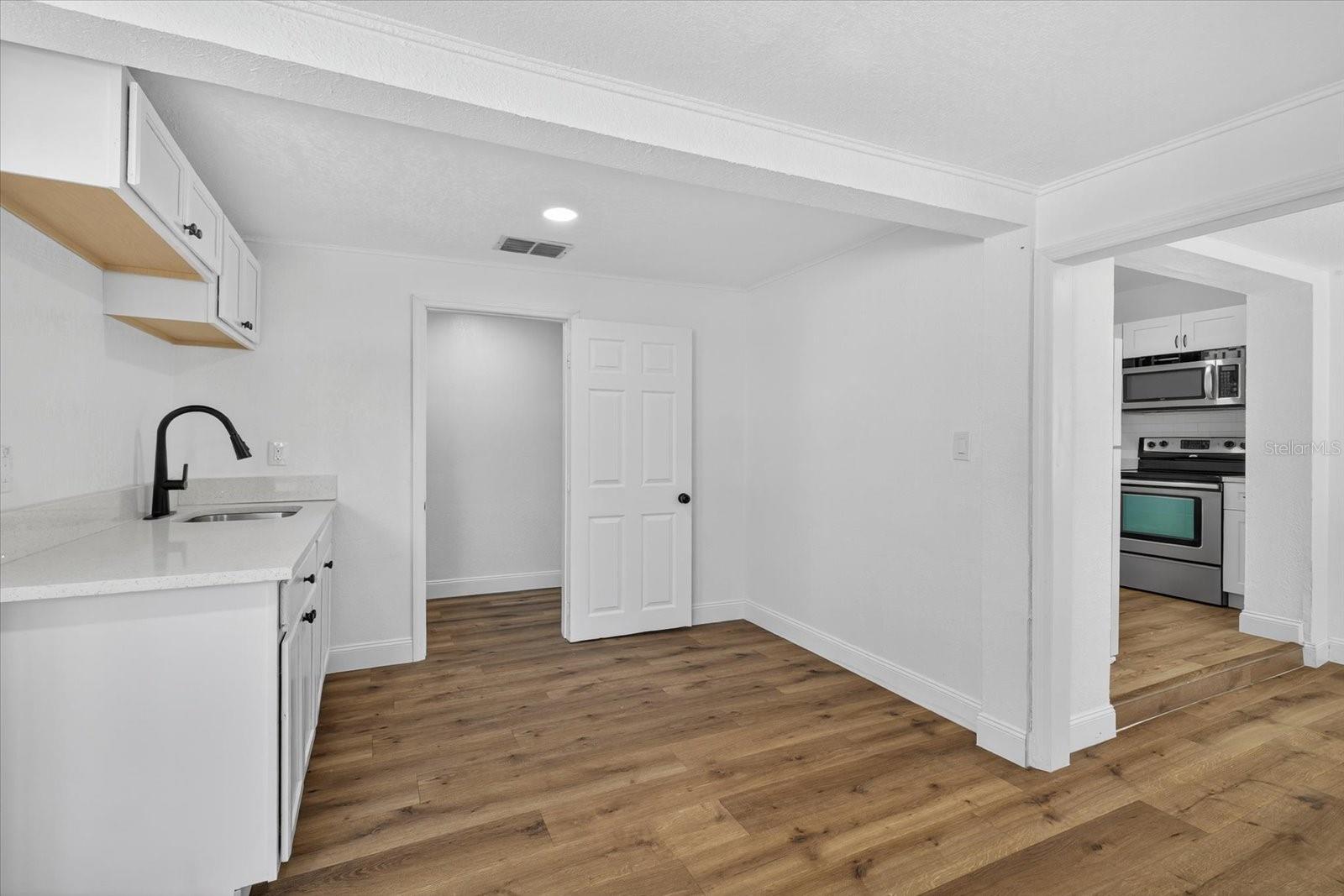 MEADOWLAWN - Residential Lease