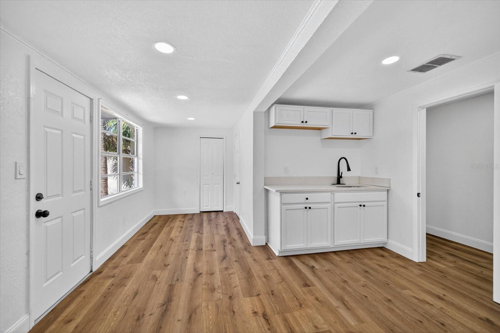 MEADOWLAWN - Residential Lease