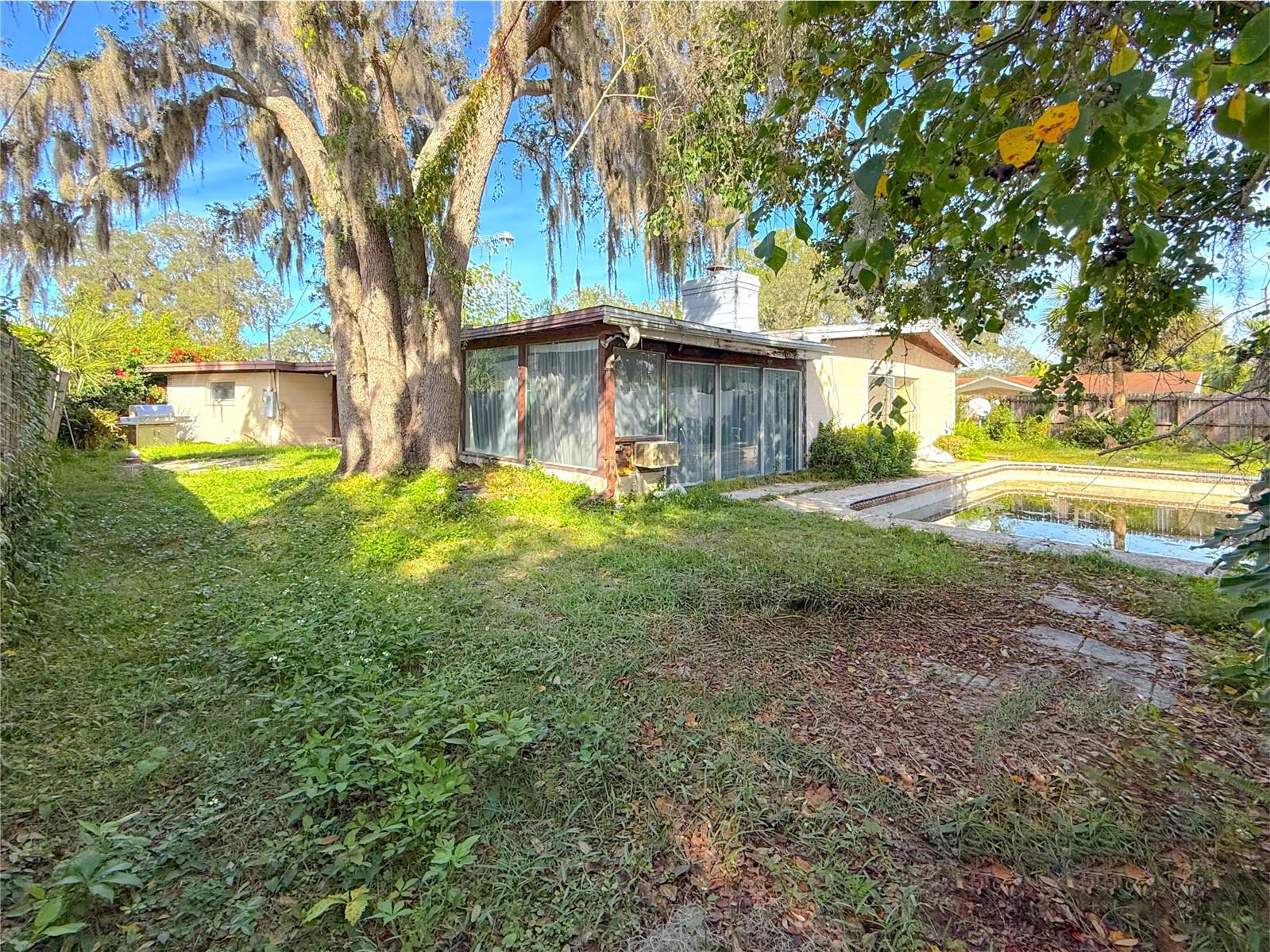 ENGLISH ESTATES UNIT 2 - Residential