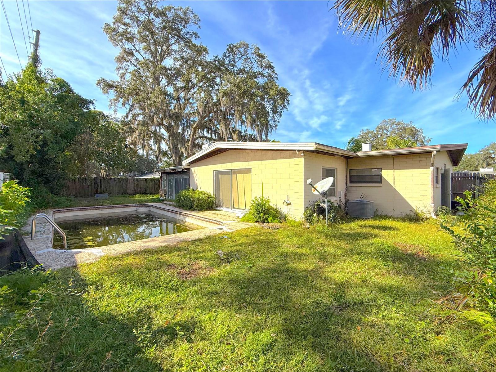 ENGLISH ESTATES UNIT 2 - Residential