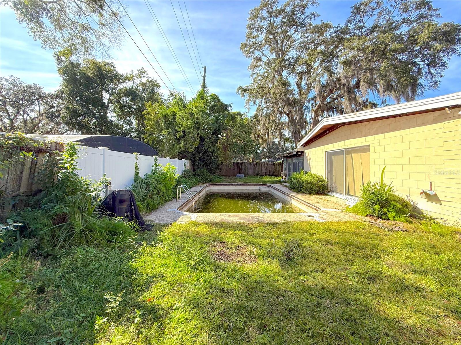 ENGLISH ESTATES UNIT 2 - Residential