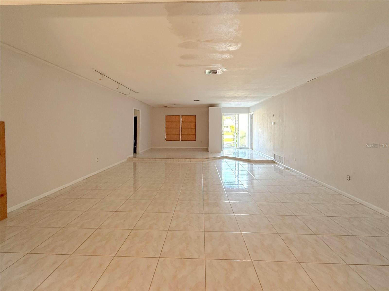 ENGLISH ESTATES UNIT 2 - Residential