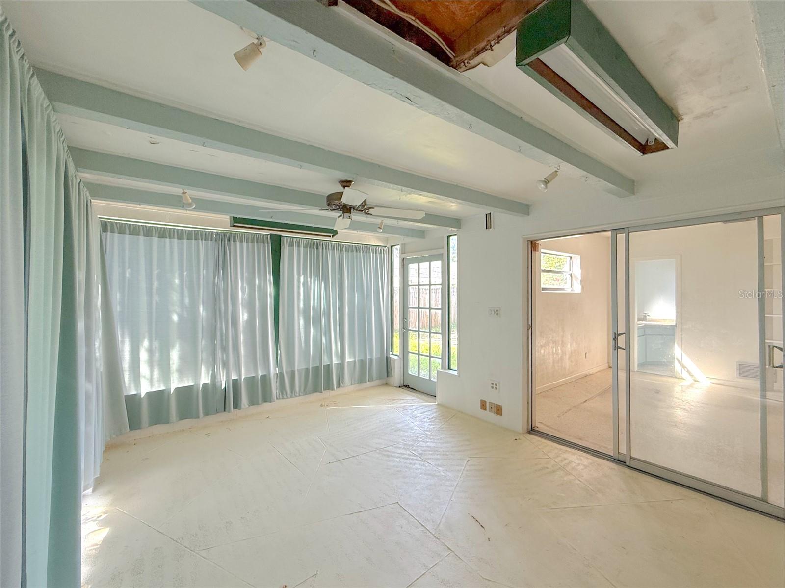 ENGLISH ESTATES UNIT 2 - Residential