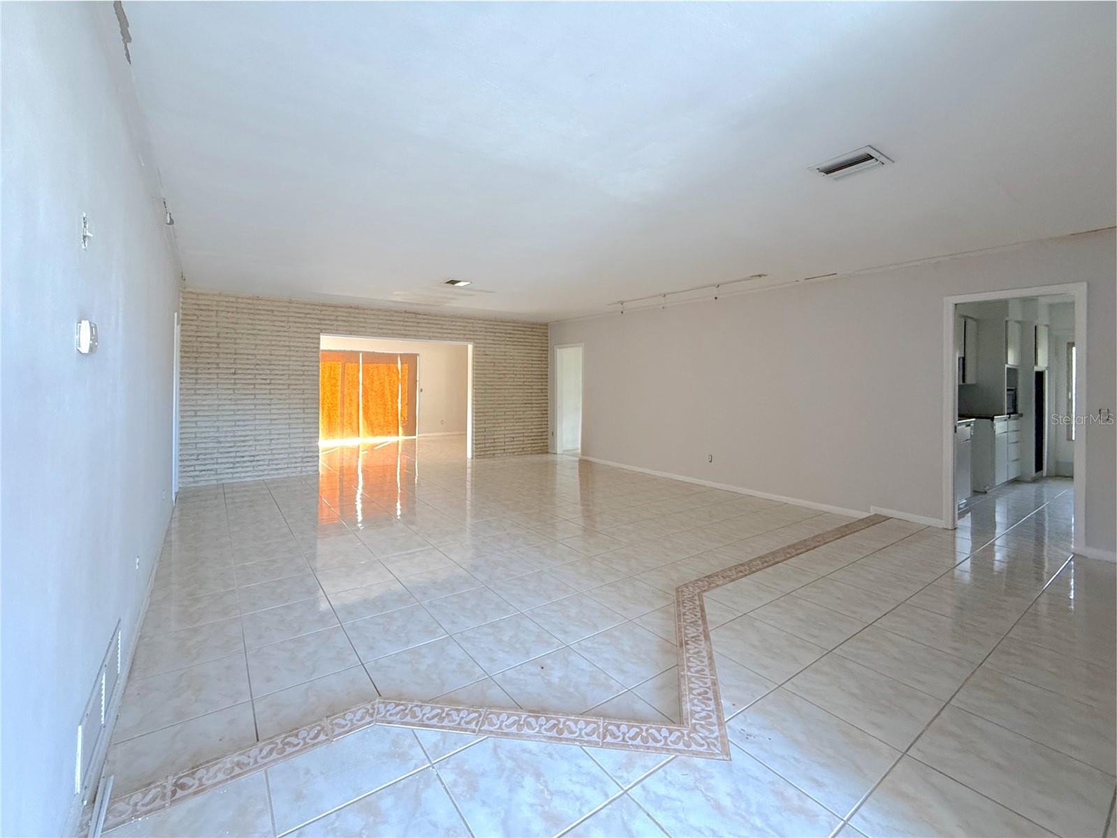 ENGLISH ESTATES UNIT 2 - Residential