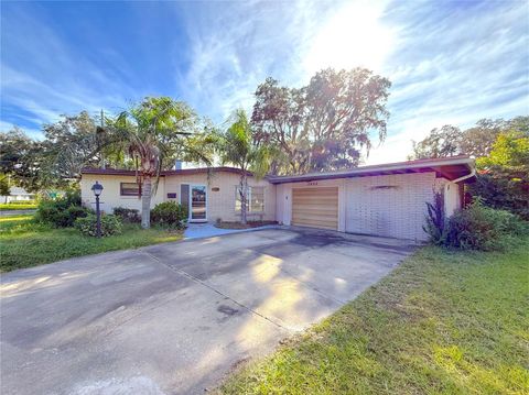 Photo of 2464 Derbyshire Road, Maitland, FL 32751 (MLS # O6359728)