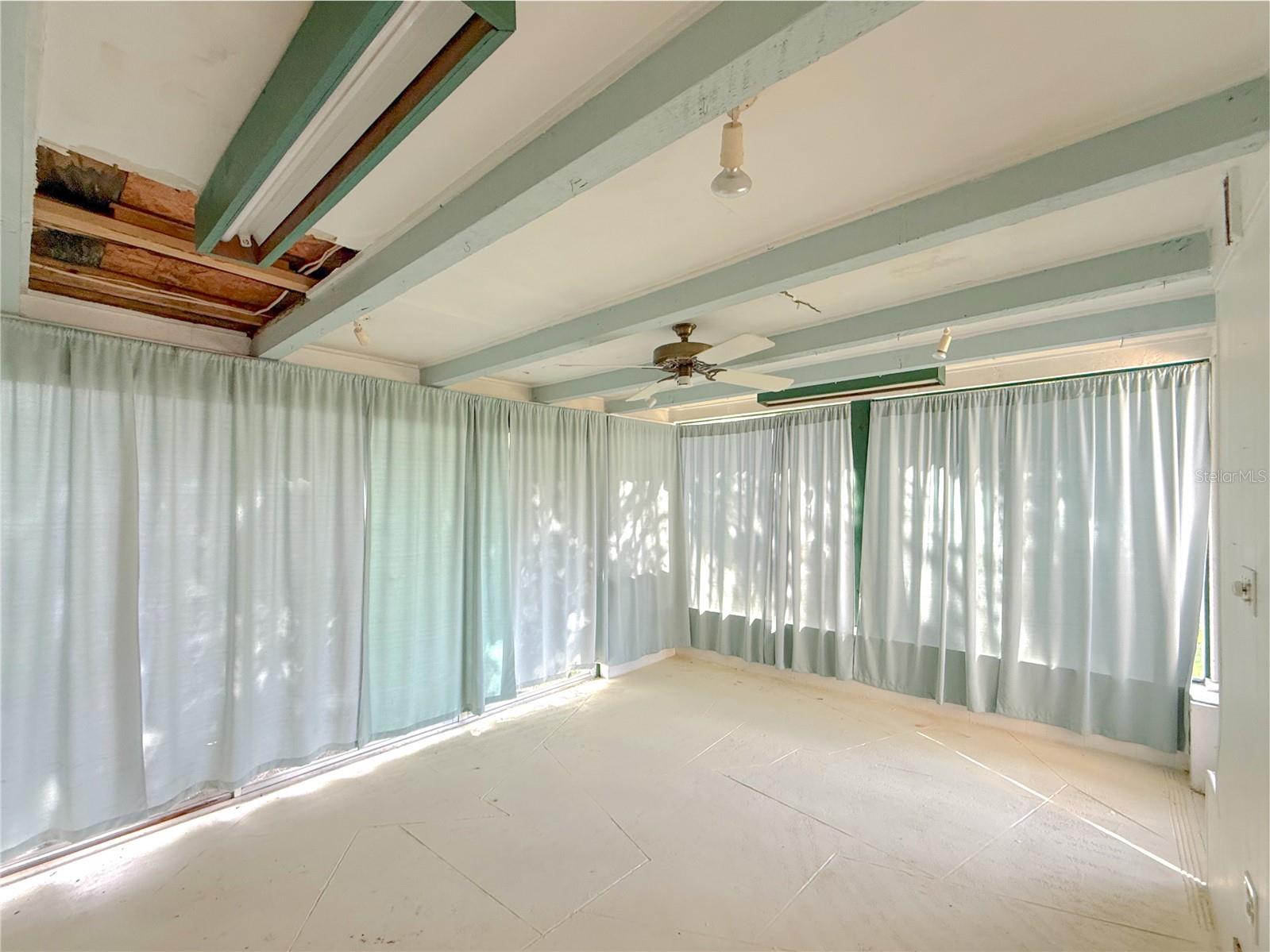 ENGLISH ESTATES UNIT 2 - Residential