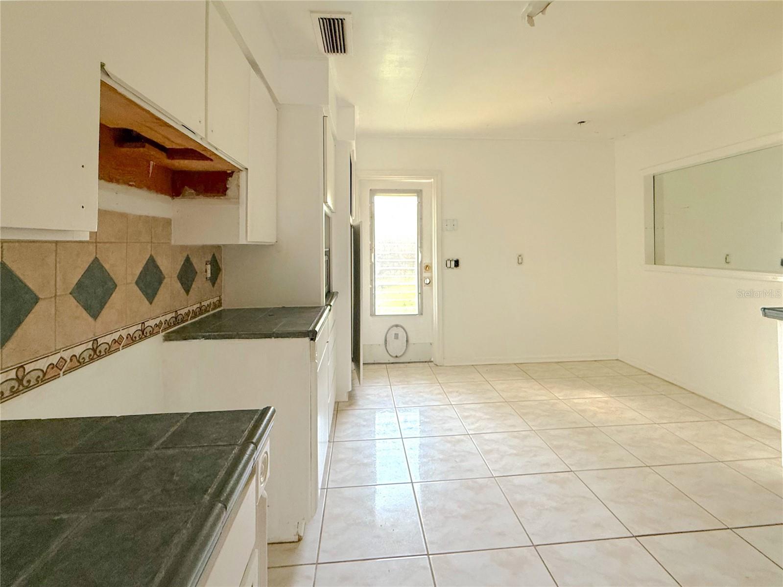 ENGLISH ESTATES UNIT 2 - Residential