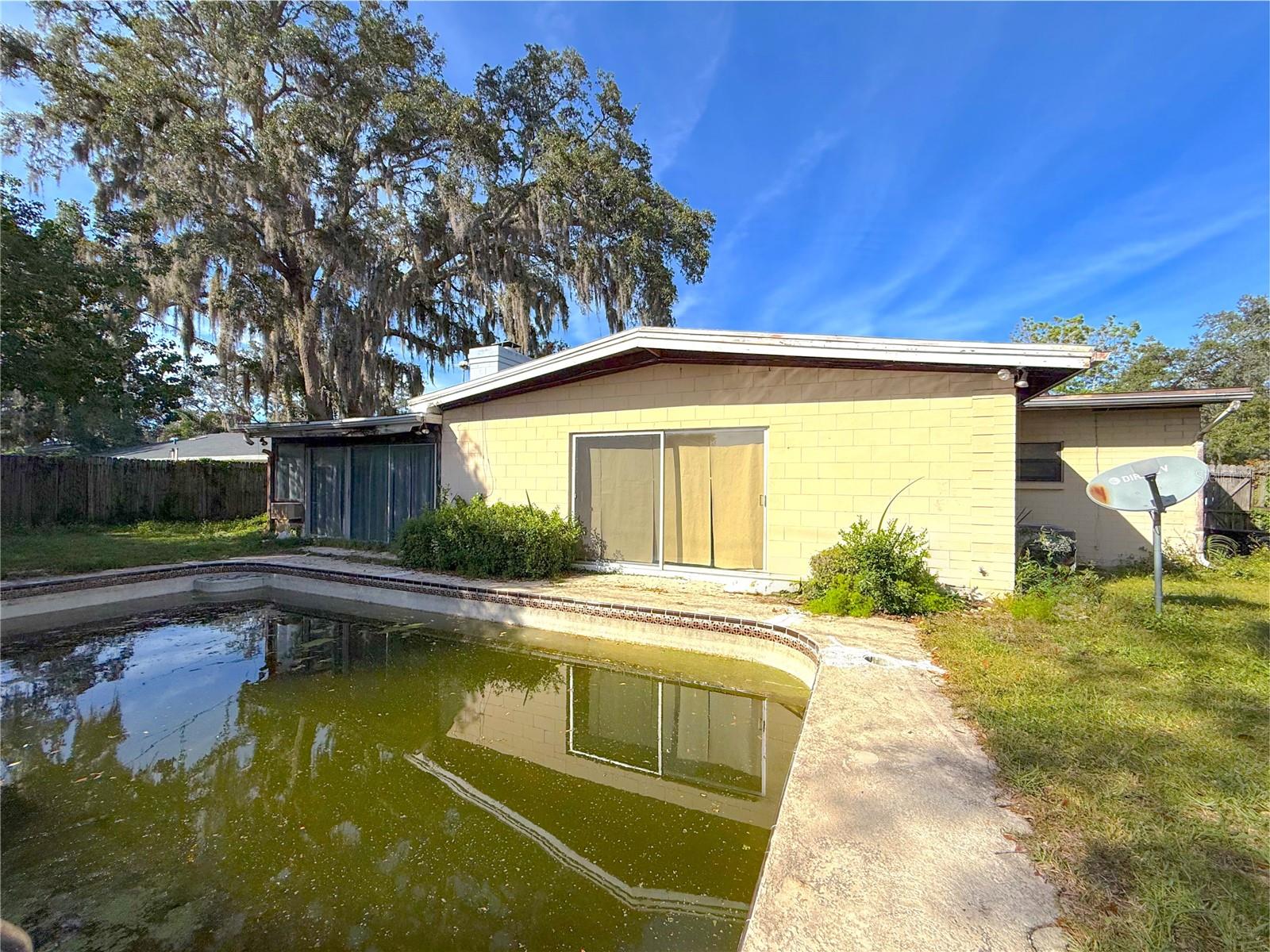 ENGLISH ESTATES UNIT 2 - Residential