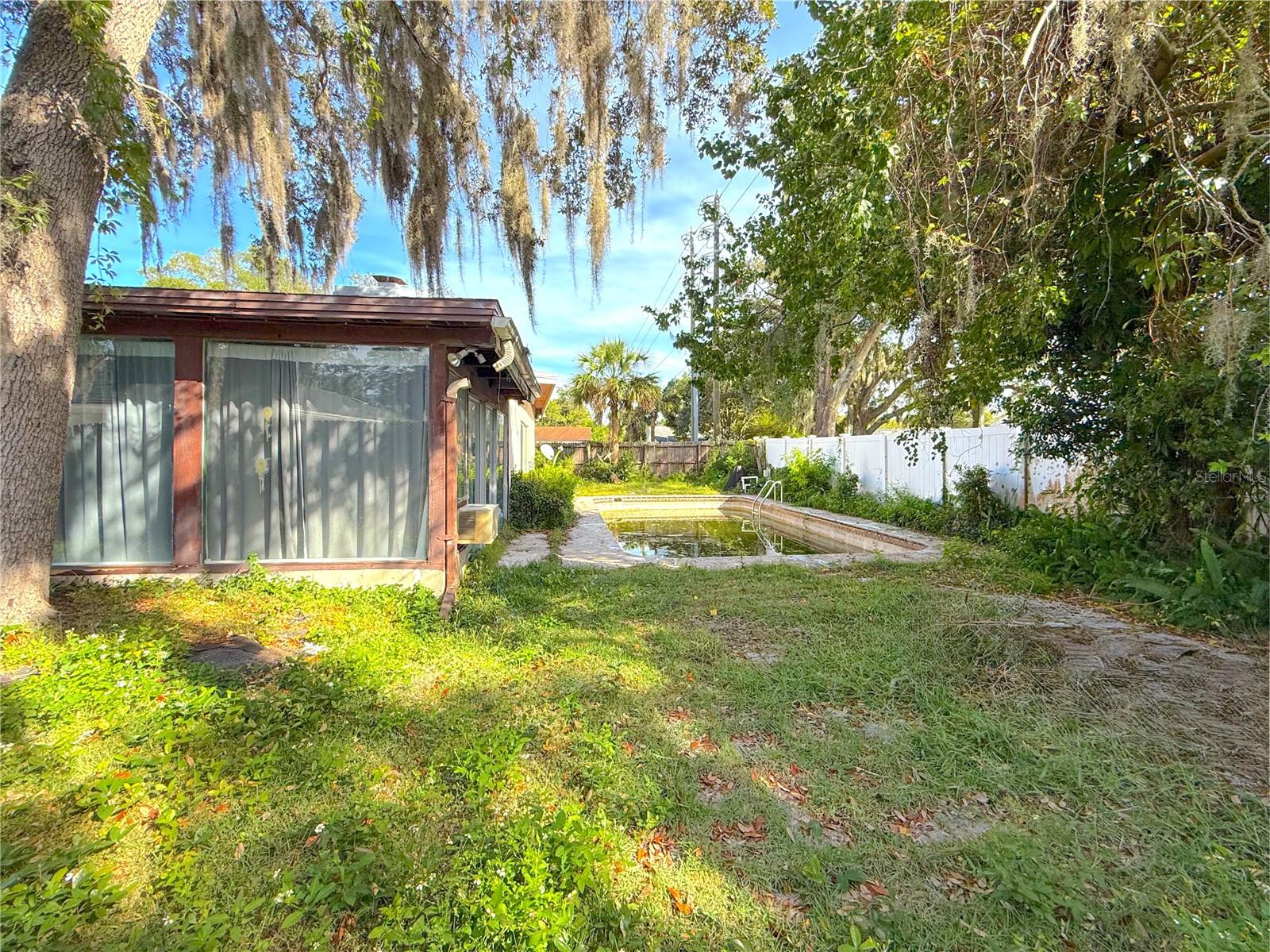 ENGLISH ESTATES UNIT 2 - Residential