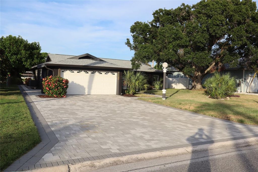 Photo of 1019 Spindle Palm Way, Apollo Beach, FL 33572 (MLS # TB8429125)