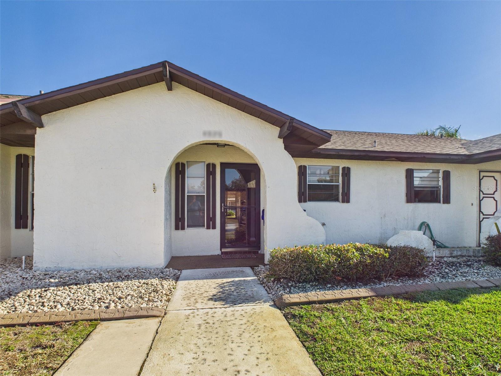 THE CAMPBELL TWNHMS - Residential