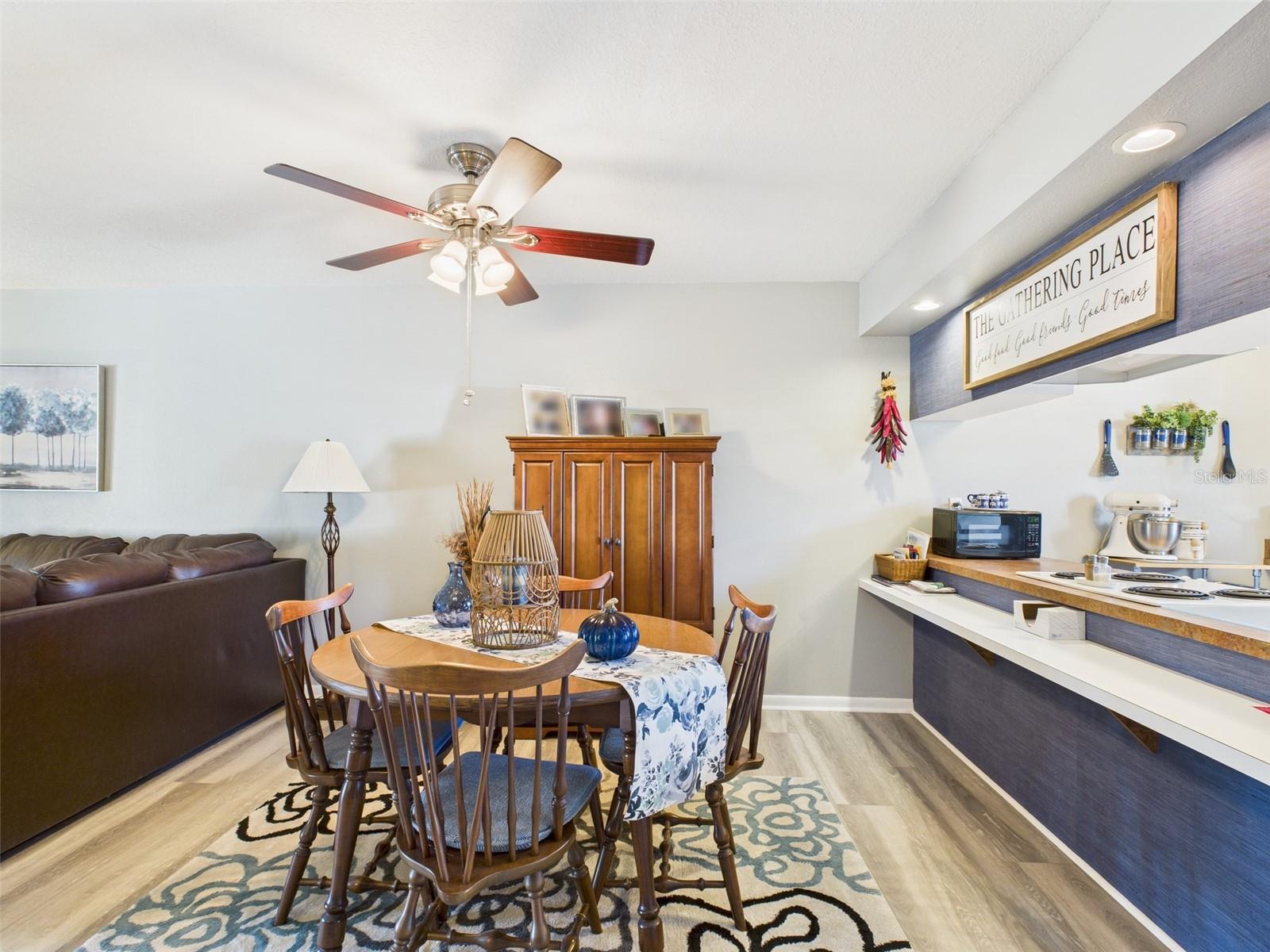 THE CAMPBELL TWNHMS - Residential