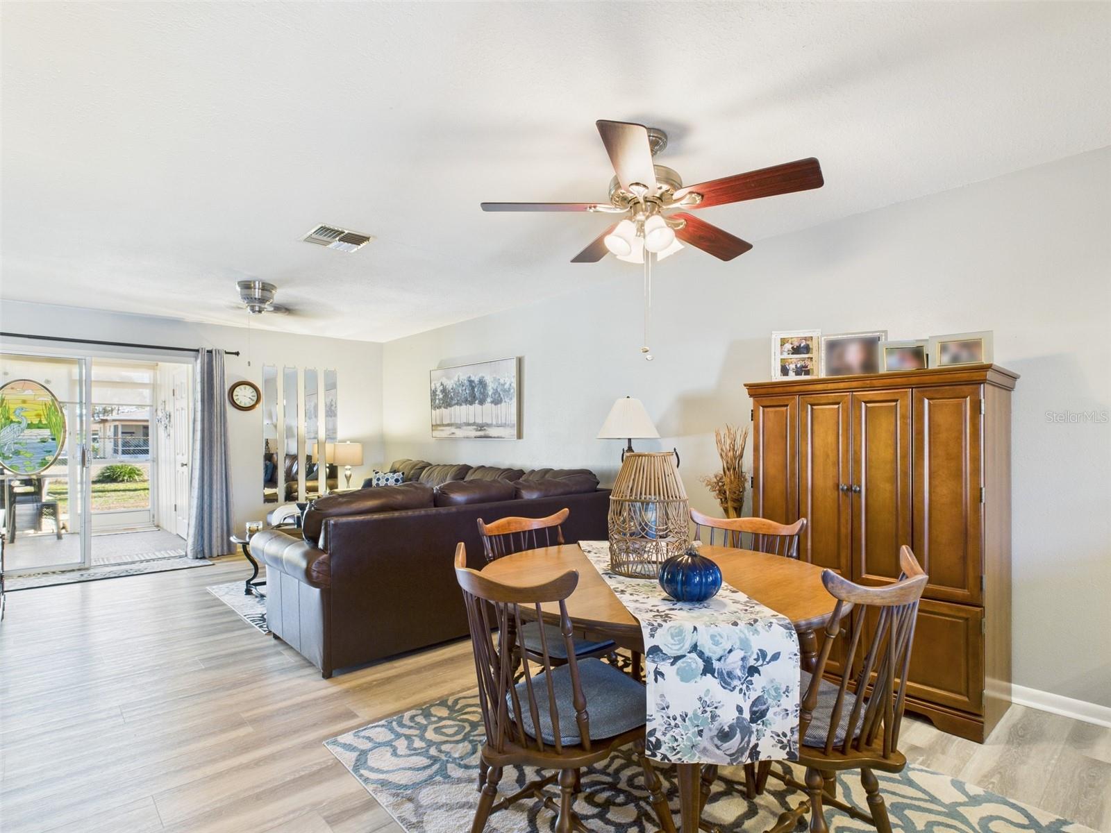 THE CAMPBELL TWNHMS - Residential