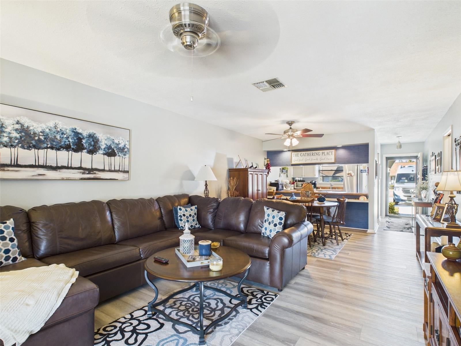 THE CAMPBELL TWNHMS - Residential