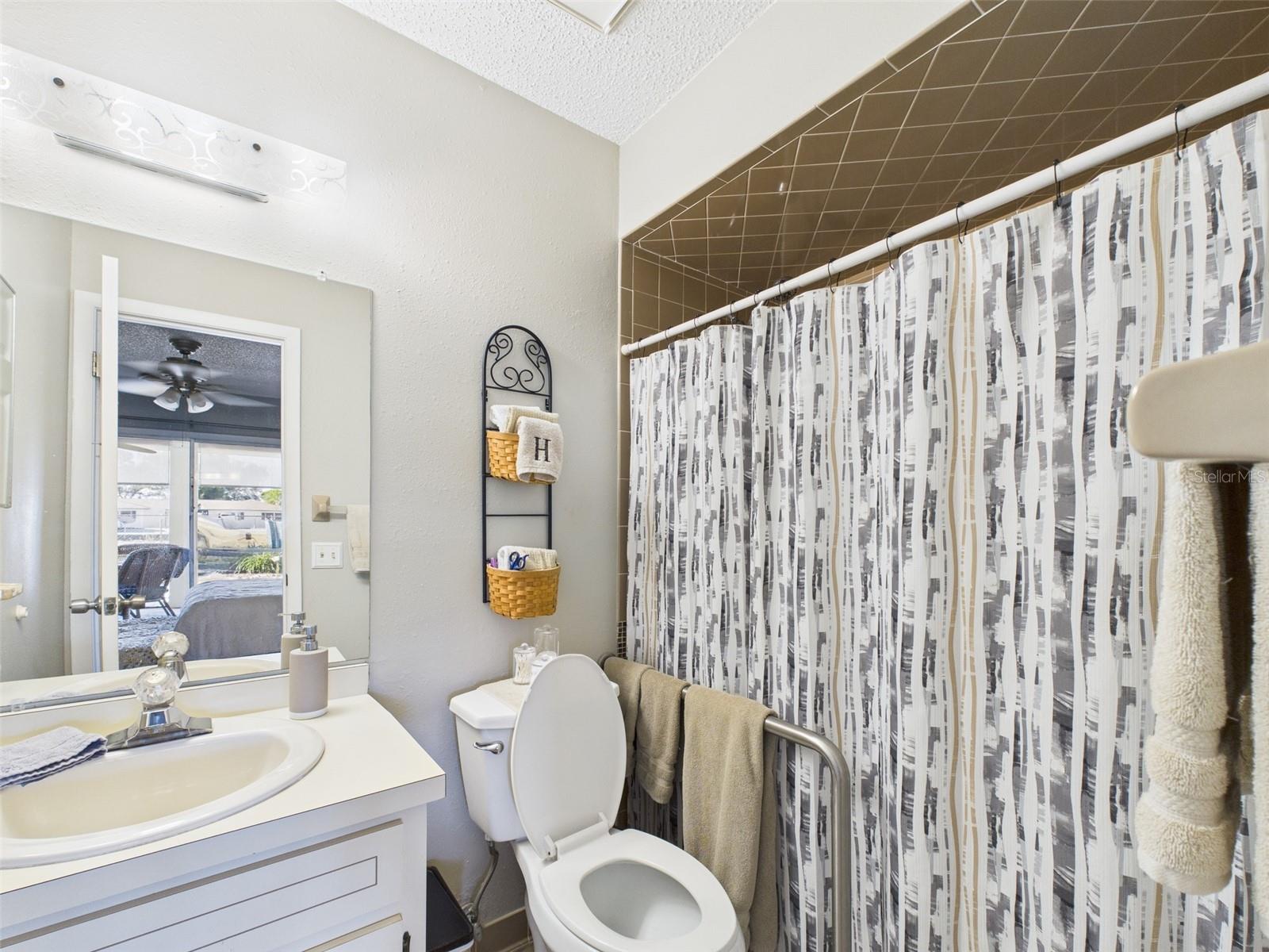 THE CAMPBELL TWNHMS - Residential