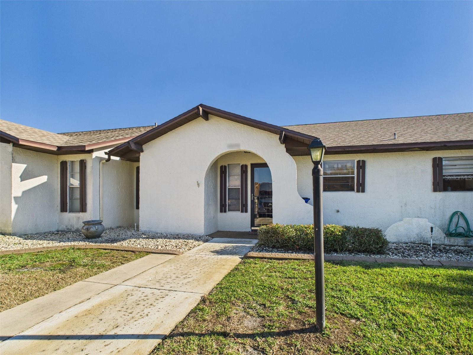 THE CAMPBELL TWNHMS - Residential