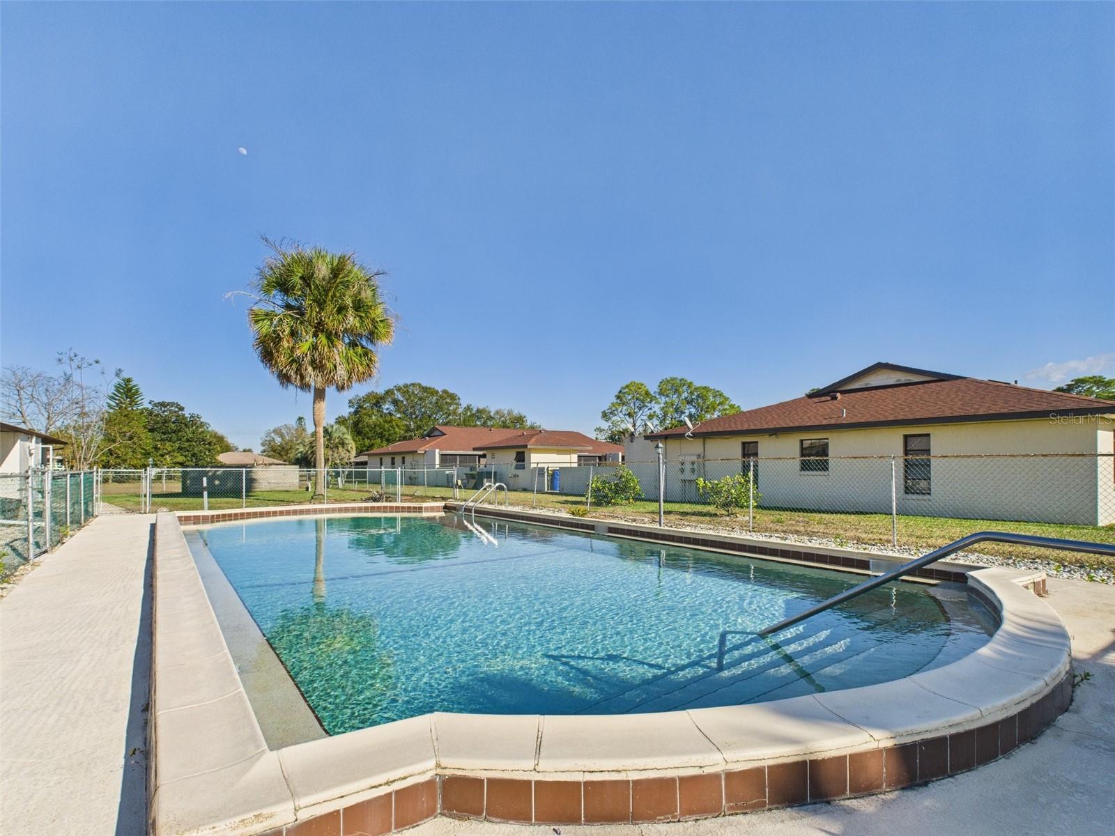 THE CAMPBELL TWNHMS - Residential