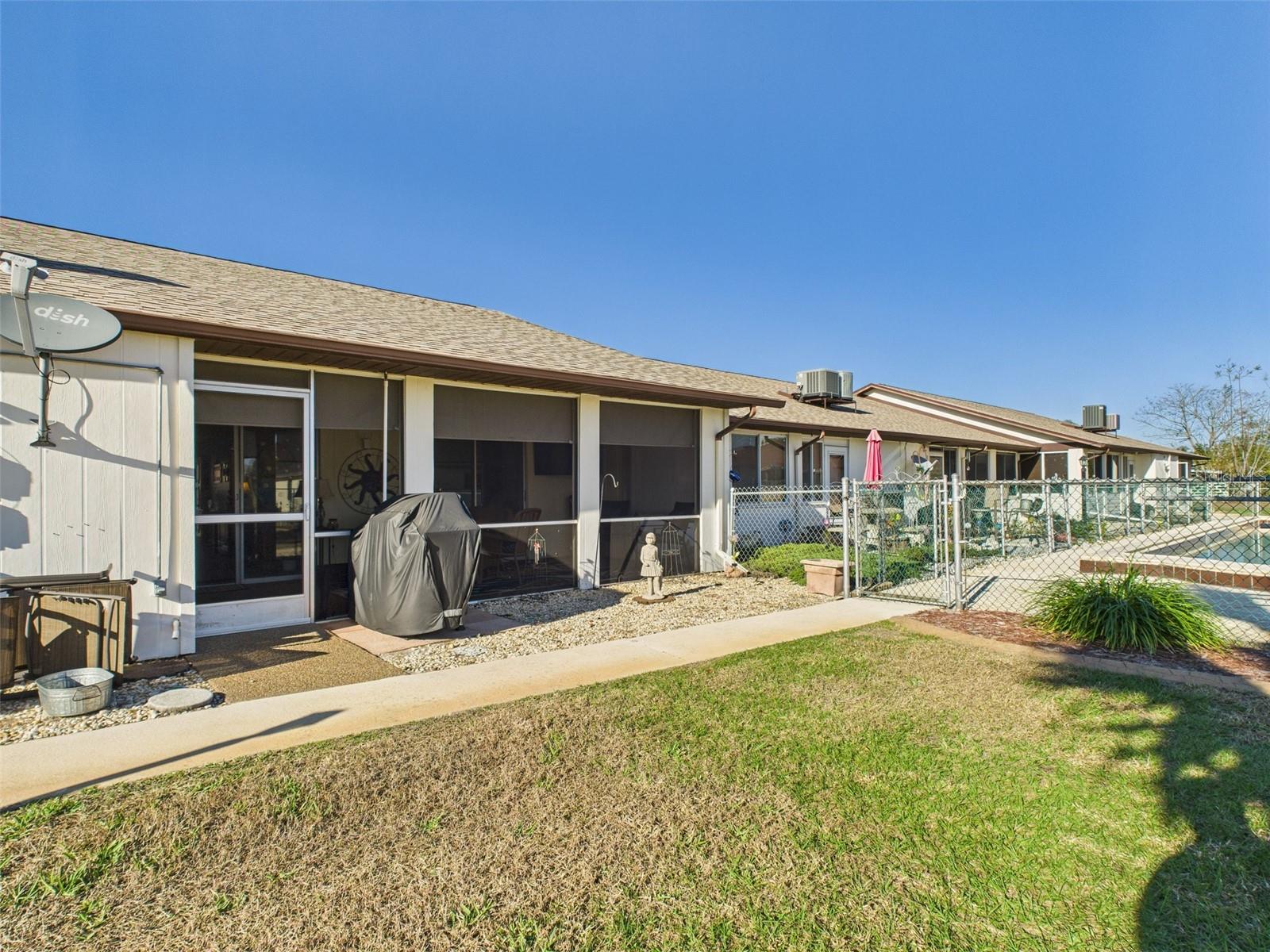 THE CAMPBELL TWNHMS - Residential