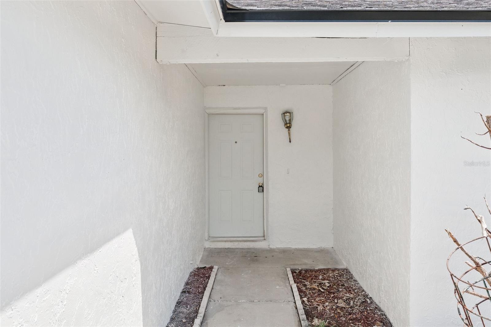 4711 WHITE WILLOW LANE