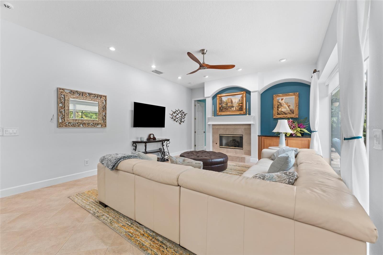 MANNING OAKS - Residential