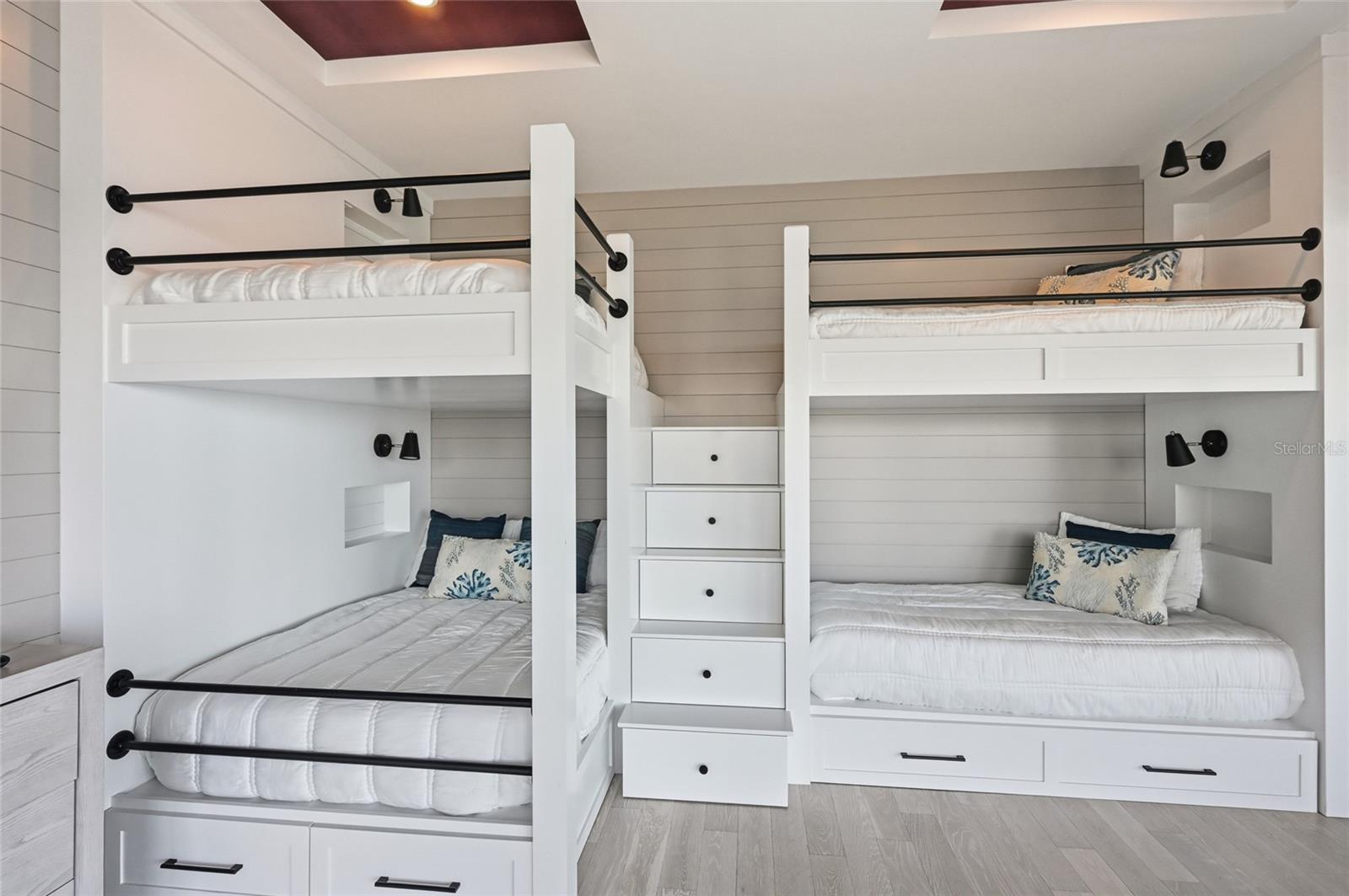 COUNTRY CLUB SHORES SEC 02 - Residential