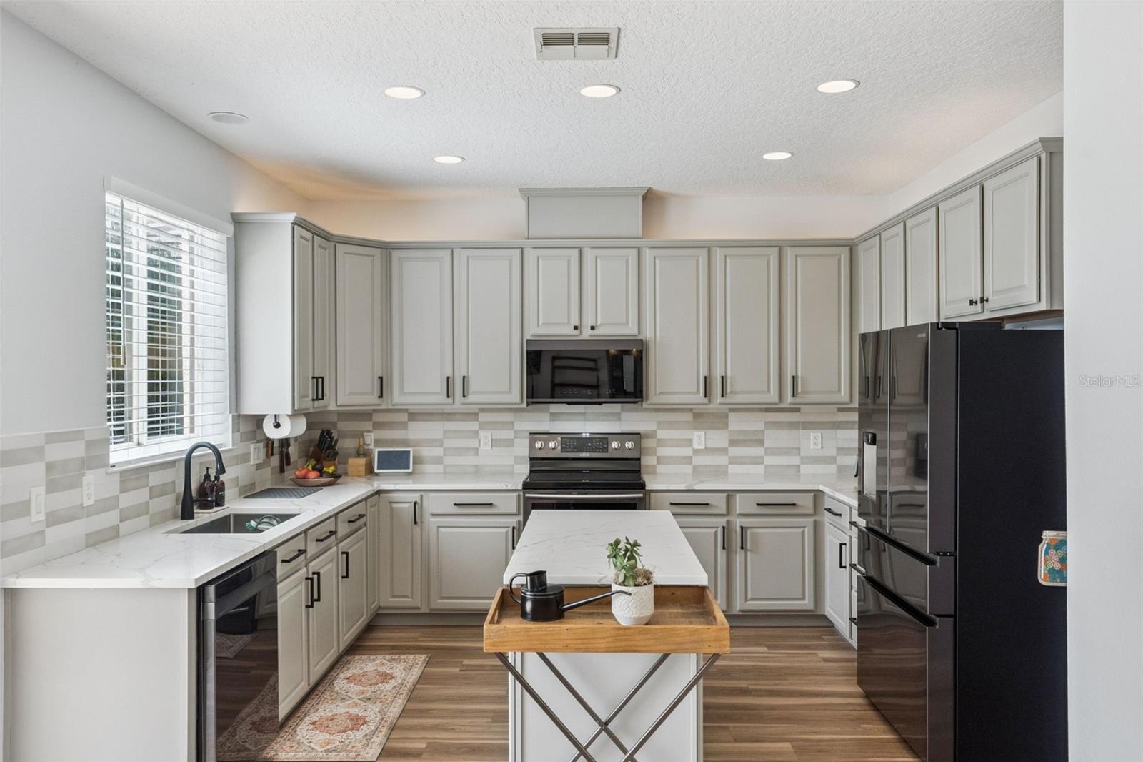 Casas a venda 3 - Jen Dantas 10072 OAK QUARRY DRIVE