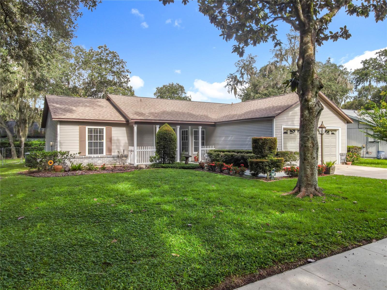956 PENFIELD COVE