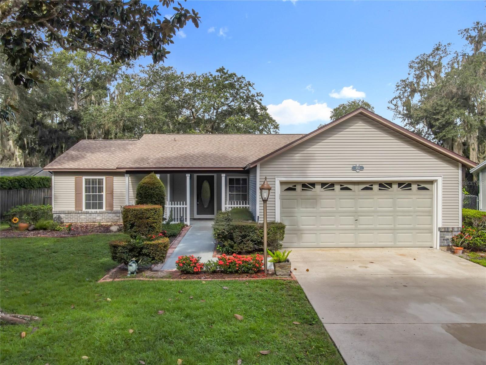 Discover this beautifully maintained 3-bedroom, 2-bath gem with a 2-car garage, tucked away in the quiet and highly sought-after Middleton Oaks subdivision of Sanford. Enjoy relaxing mornings on your welcoming front porch and quiet evenings on a spacious screened patio overlooking a fully fenced backyard, lush with mature landscaping and complete irrigation—your private oasis awaits! Step inside to find tile flooring throughout the main living areas and premium padded carpet in every bedroom for added comfort. The primary suite is enhanced with elegant crown molding, while vaulted ceilings in the living room create a bright, open atmosphere you’ll love coming home to. The kitchen is a chef’s delight, showcasing all new appliances (with washer and dryer included as well). Peace of mind comes easy with a new roof installed in 2022 and a 1-year HOME WARRANTY offered to the new owner. Enjoy the convenience of a superb location—less than five minutes to the 417, making commutes and getaways a breeze. Experience the tranquility and community spirit of Middleton Oaks, where established landscaping and spacious lots set the stage for your next chapter.
Don’t miss this exceptional opportunity—schedule a tour today and fall in love with your future home!