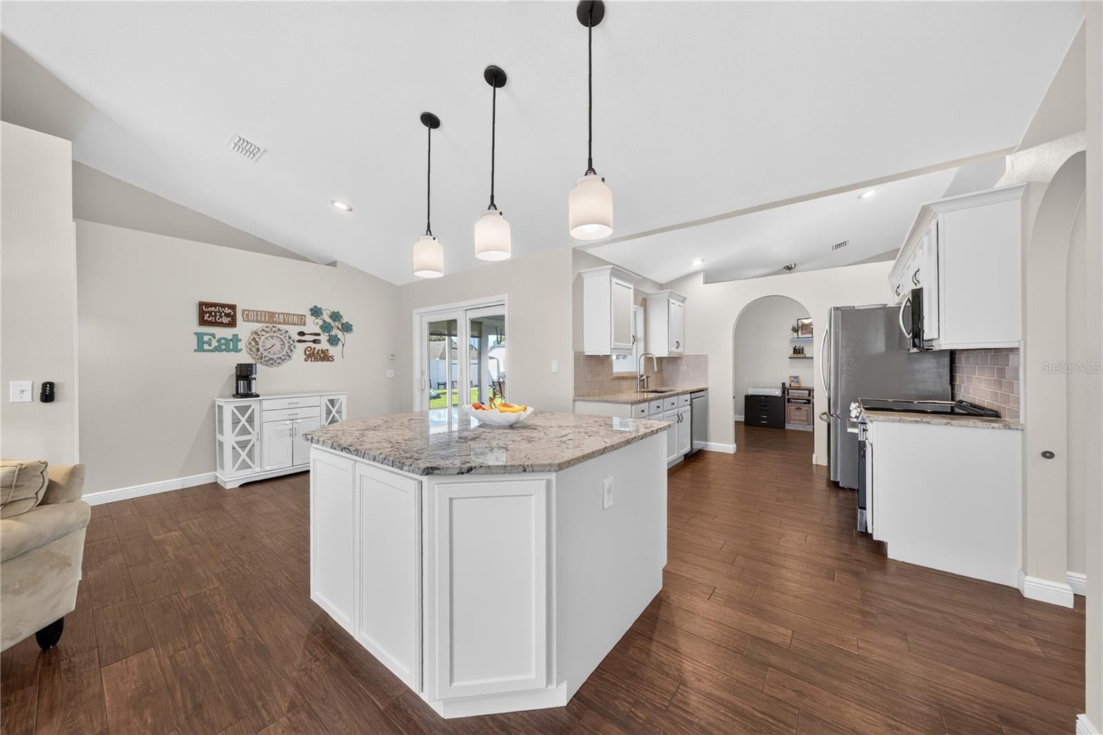 8 LAKEVIEW RESERVE BOULEVARD