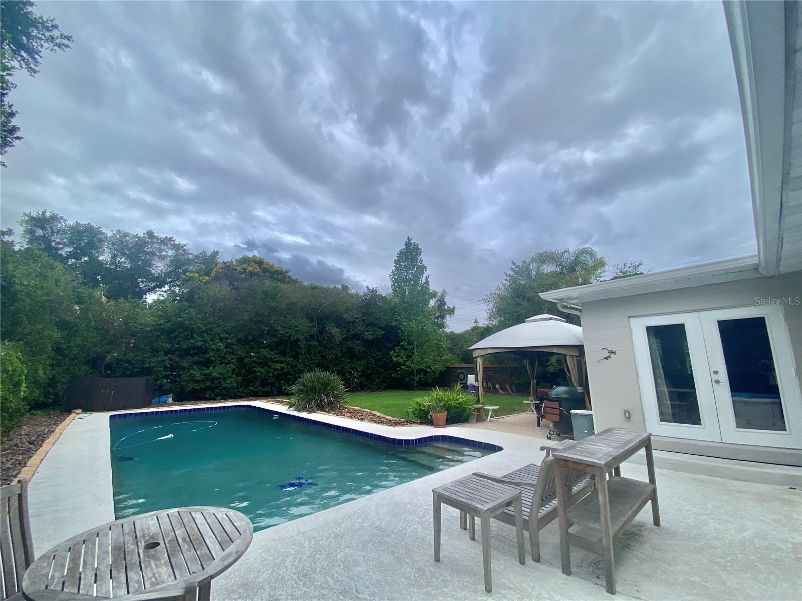 2806 VINE STREET