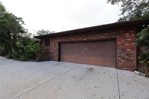 A home in LAKELAND