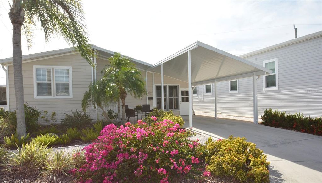 Photo of 717 Carefree, Venice, FL 34285 (MLS # A4673635)