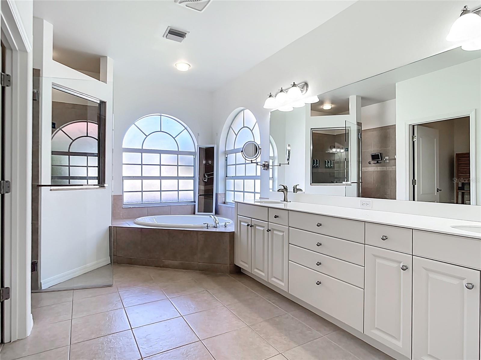 4239 CORSO VENETIA BOULEVARD