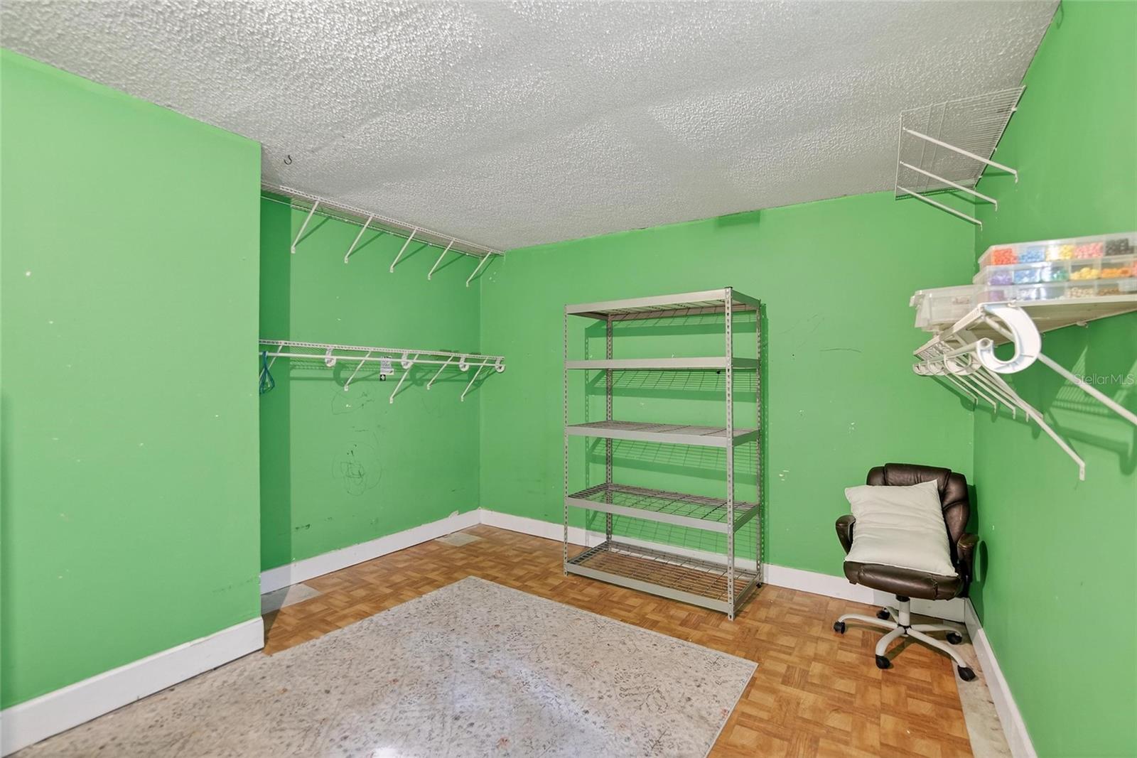 BRANDON-VALRICO HILLS ESTATES - Residential