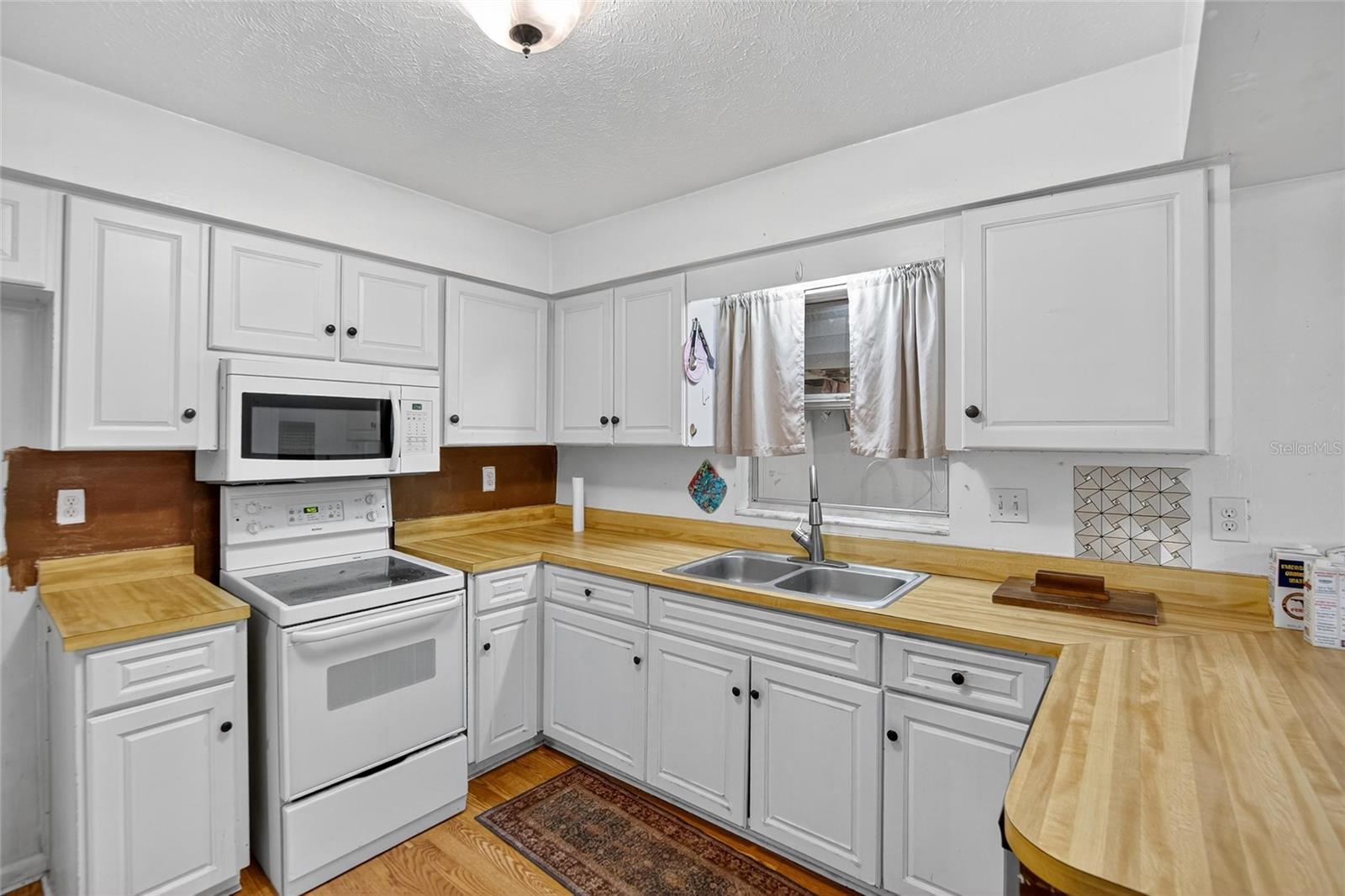 BRANDON-VALRICO HILLS ESTATES - Residential