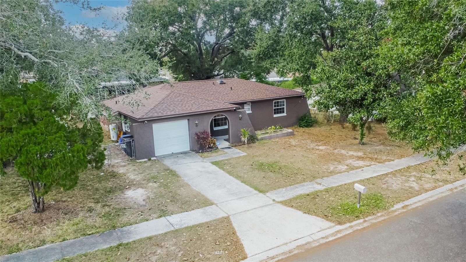 BRANDON-VALRICO HILLS ESTATES - Residential