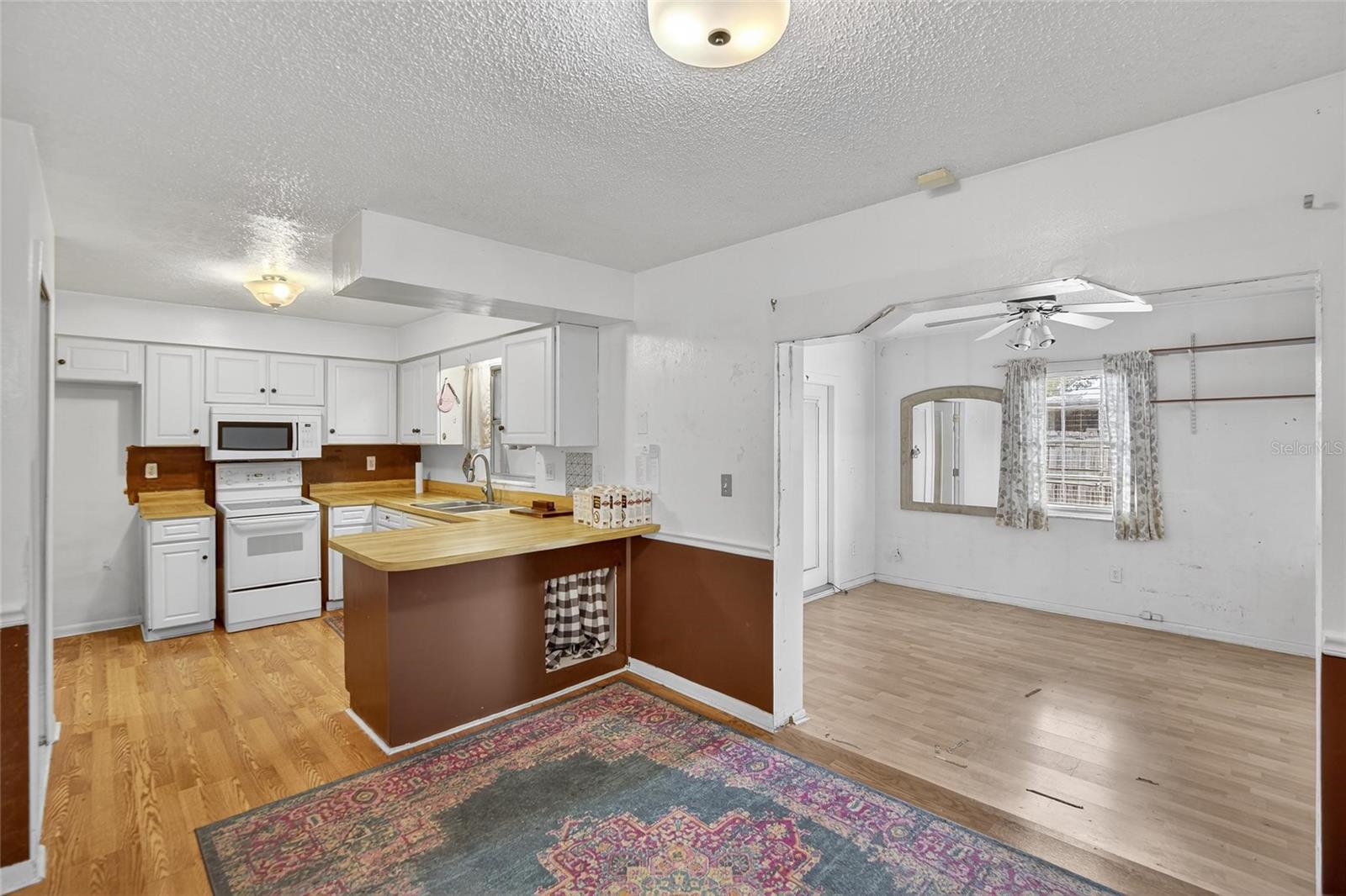 BRANDON-VALRICO HILLS ESTATES - Residential