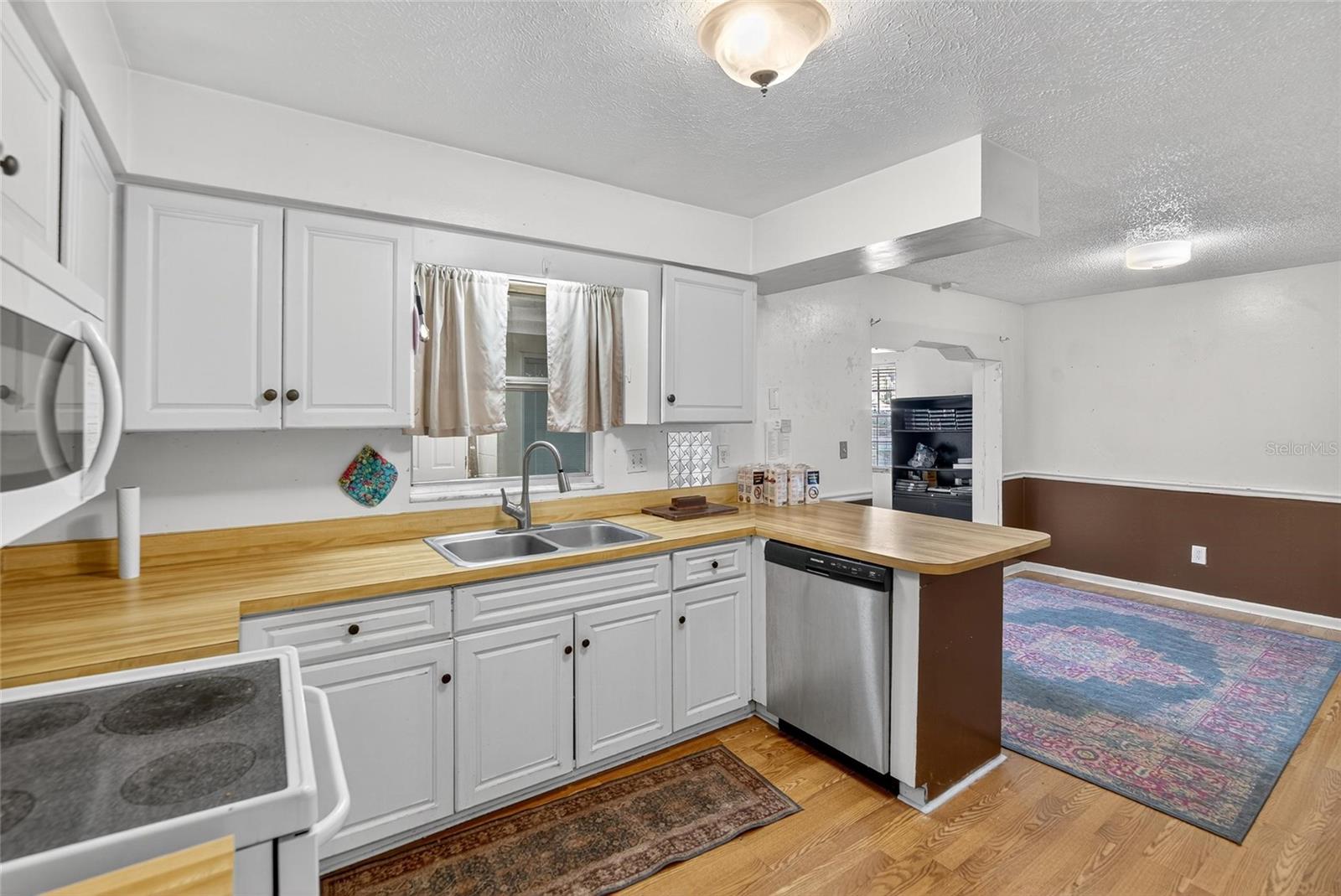 BRANDON-VALRICO HILLS ESTATES - Residential