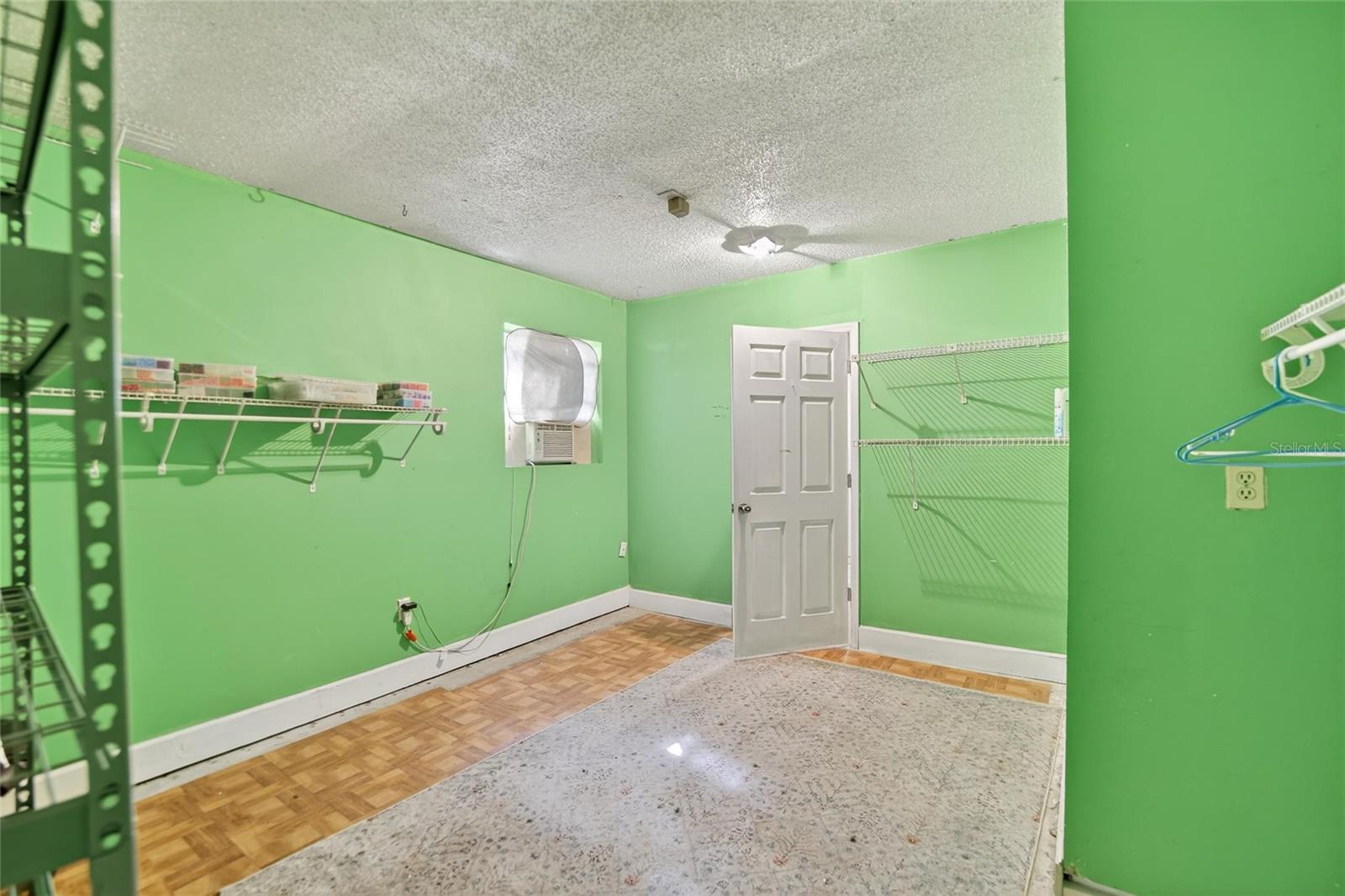 BRANDON-VALRICO HILLS ESTATES - Residential