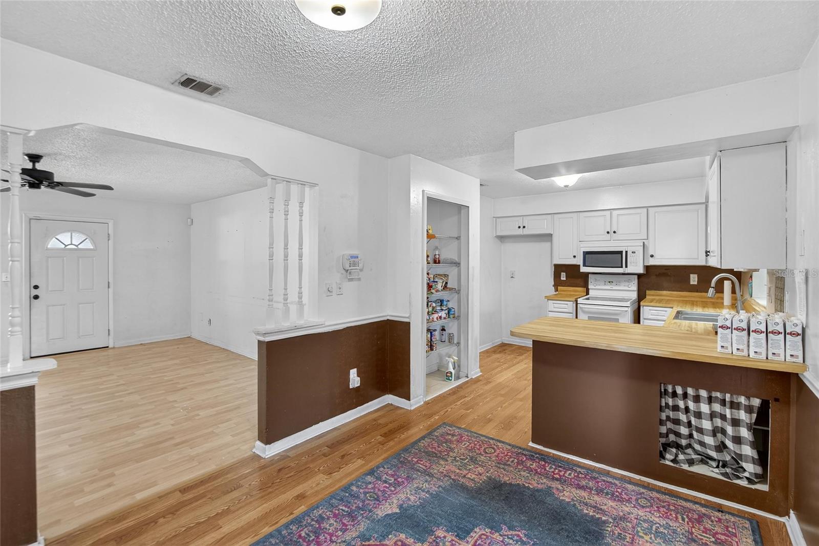 BRANDON-VALRICO HILLS ESTATES - Residential