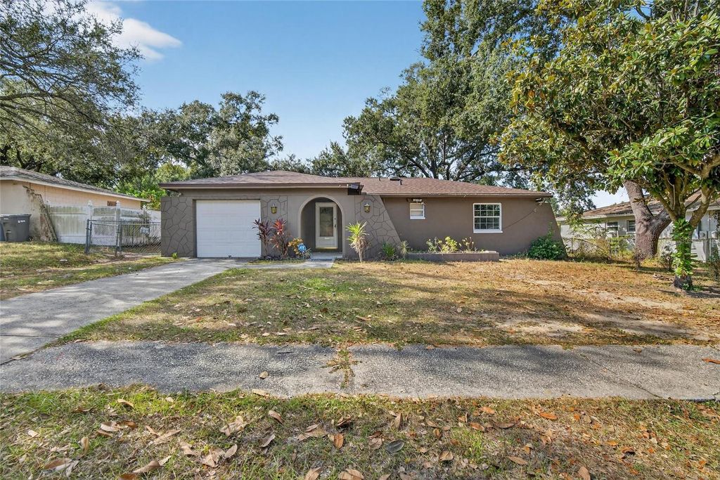 Photo of 604 Innergary Place, Valrico, FL 33594 (MLS # TB8444993)