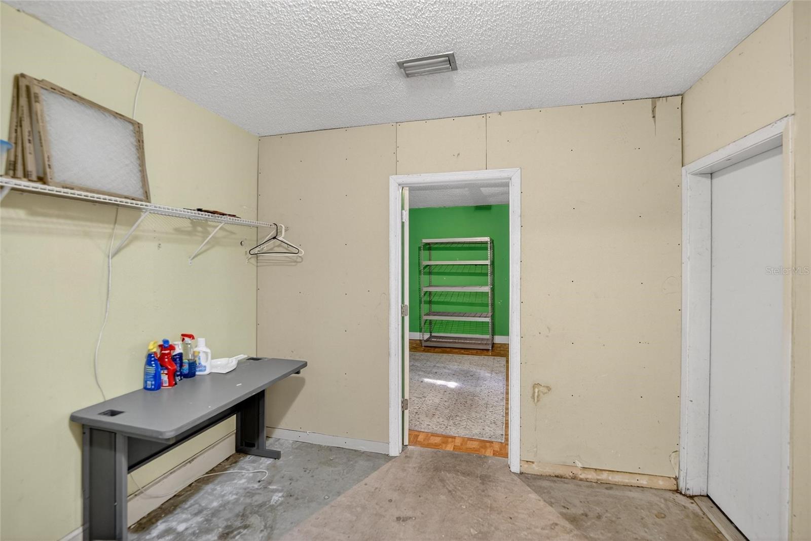 BRANDON-VALRICO HILLS ESTATES - Residential