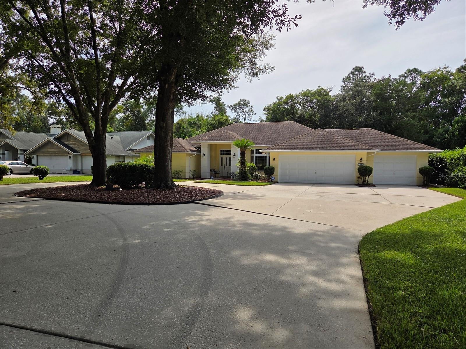 109 BYRSONIMA CIRCLE