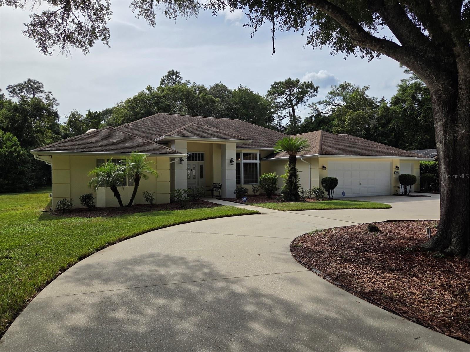 109 BYRSONIMA CIRCLE