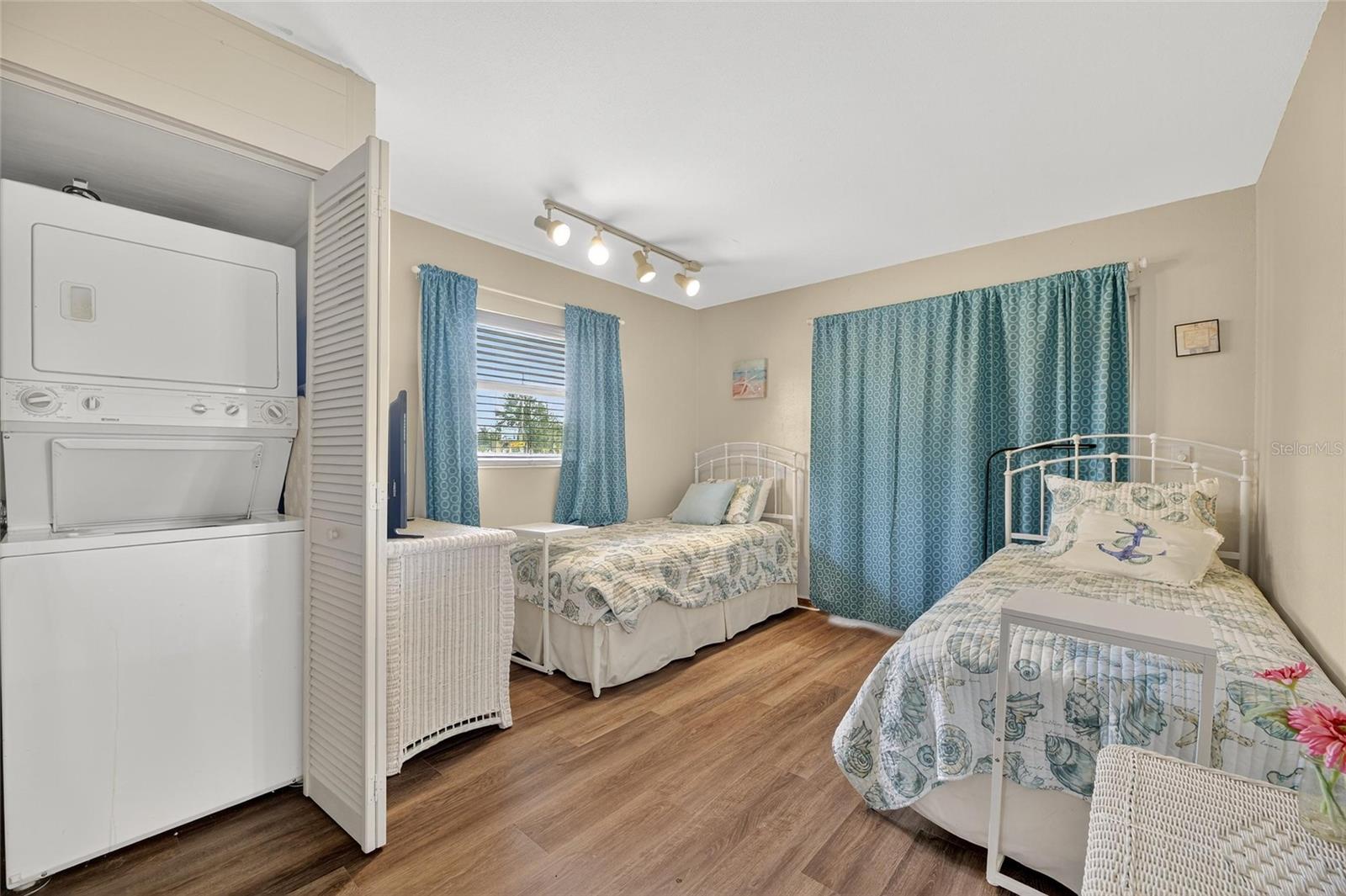 CAMBRIDGE I CONDO - Residential