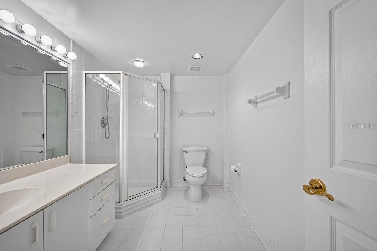 TOWERS AT PONCE INLET TOWER 01 CONDO - Residential