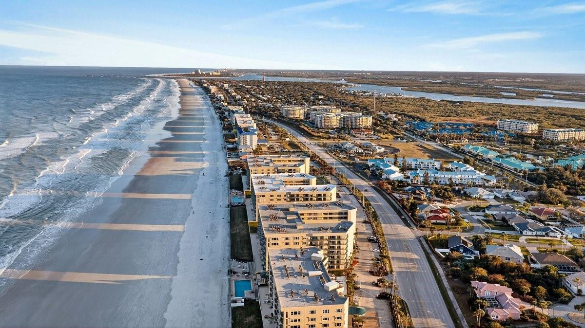 TOWERS AT PONCE INLET TOWER 01 CONDO - Residential