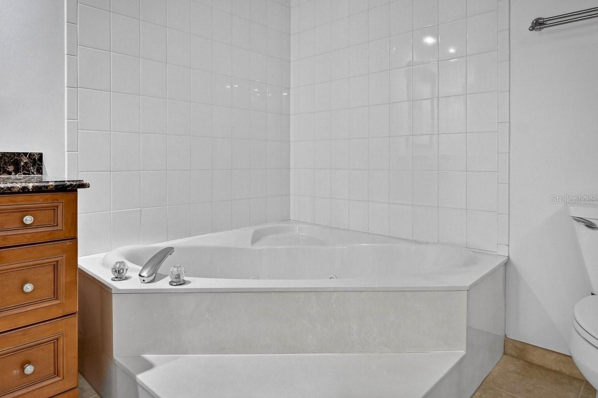 TOWERS AT PONCE INLET TOWER 01 CONDO - Residential