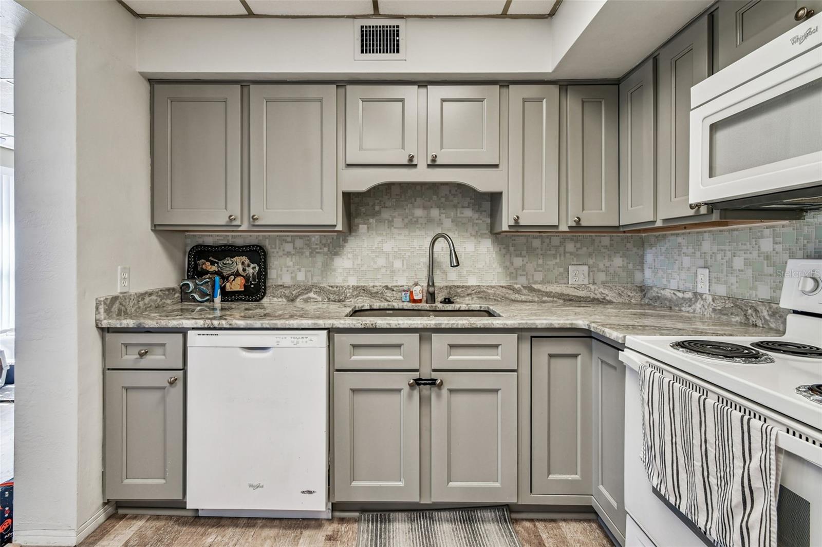 CLEARVIEW OAKS PARADISE - Residential