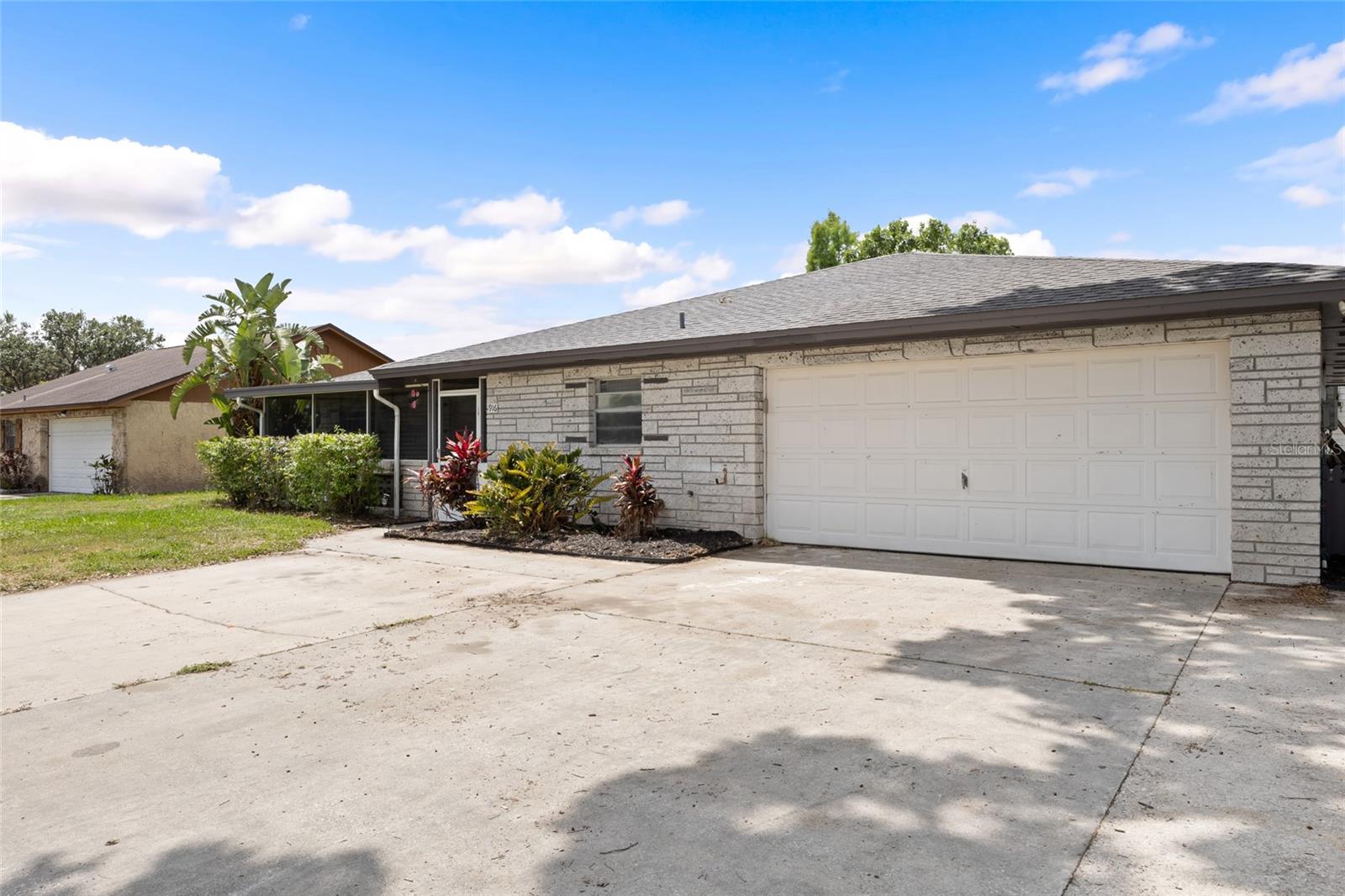 916 SHANGRI LA DRIVE
